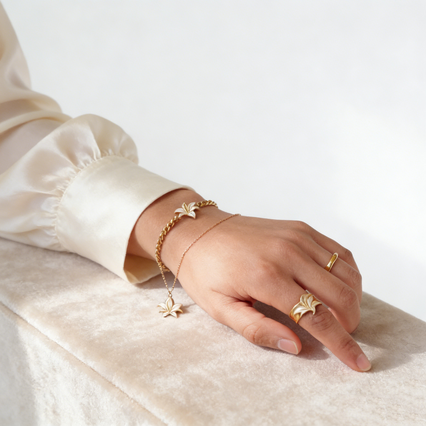 Triple Flower Hand Back Chain