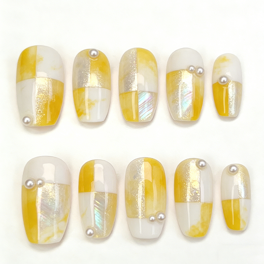 Golden Lemon Short Wearable Nails